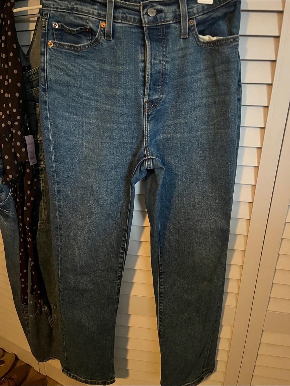 Levi's Women's Straight Leg Jeans in Medium Blue Wash